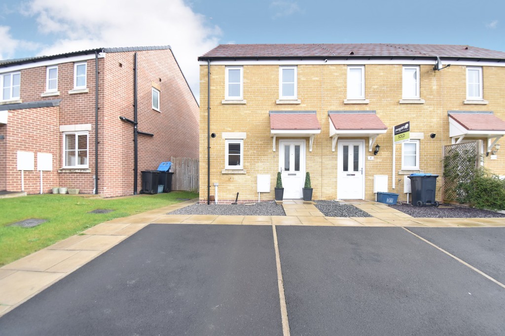 2 bed end of terrace house for sale in Brickside Way, Northallerton 1