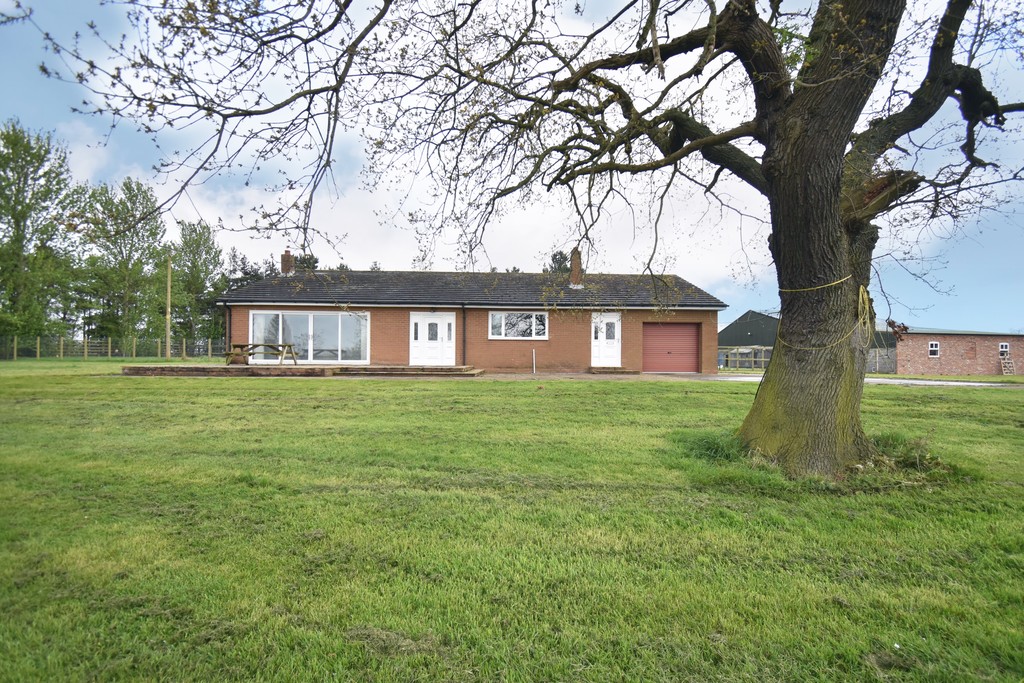3 bed detached bungalow to rent, Stockton-on-Tees  - Property Image 1