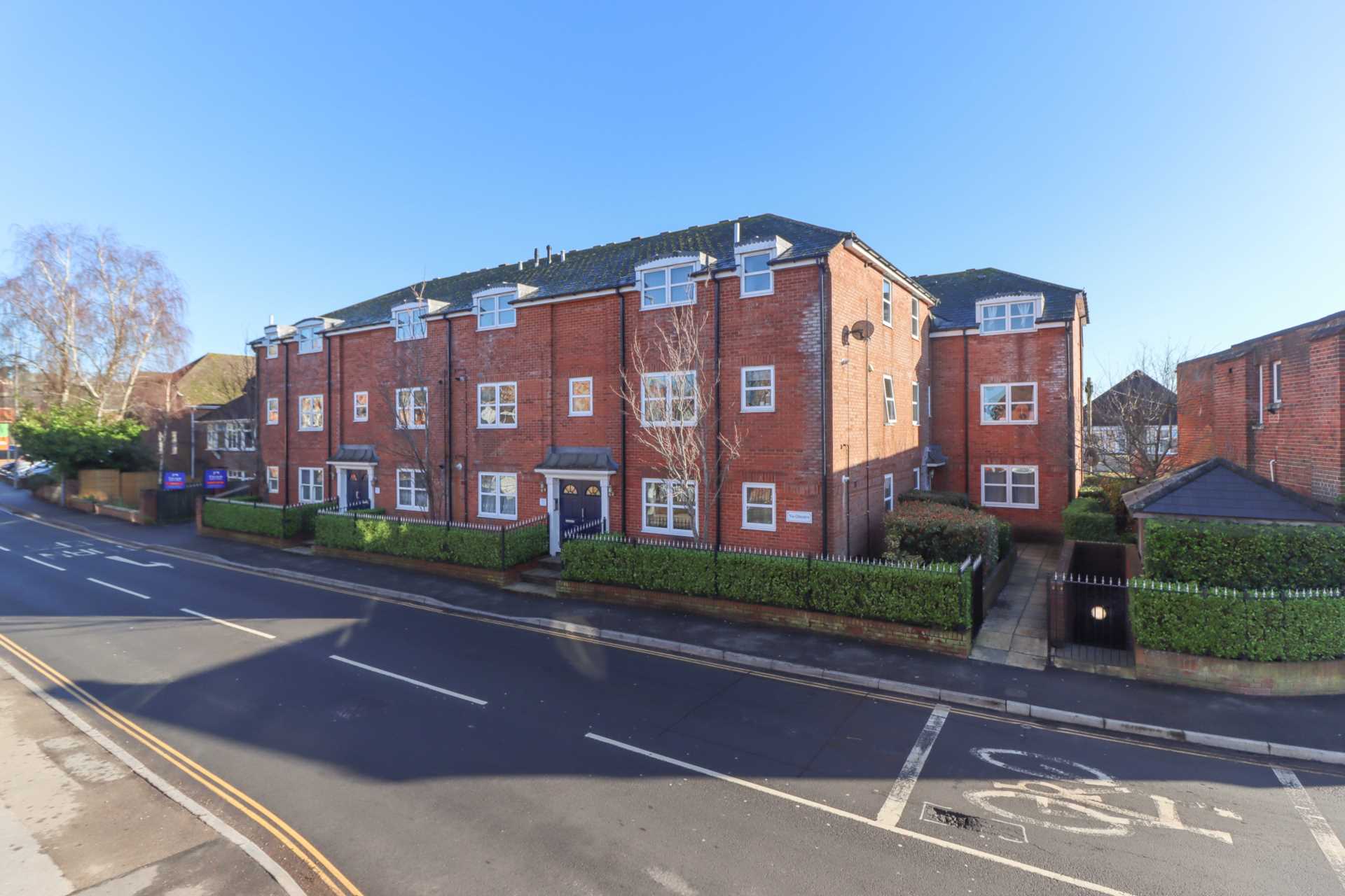 2 bed flat for sale in Salisbury Road, Blandford Forum  - Property Image 1