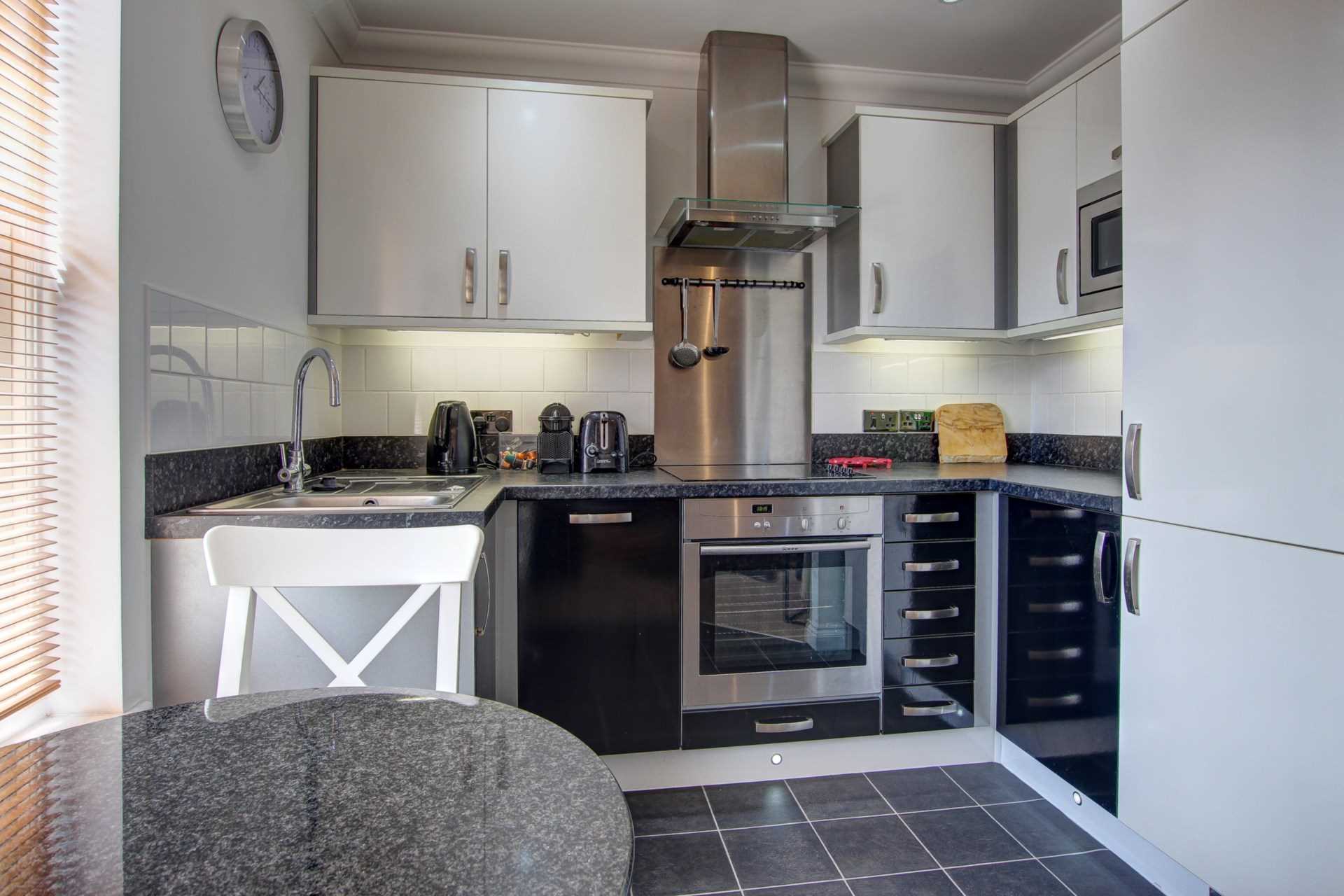 2 bed flat for sale in Salisbury Road, Blandford Forum  - Property Image 9