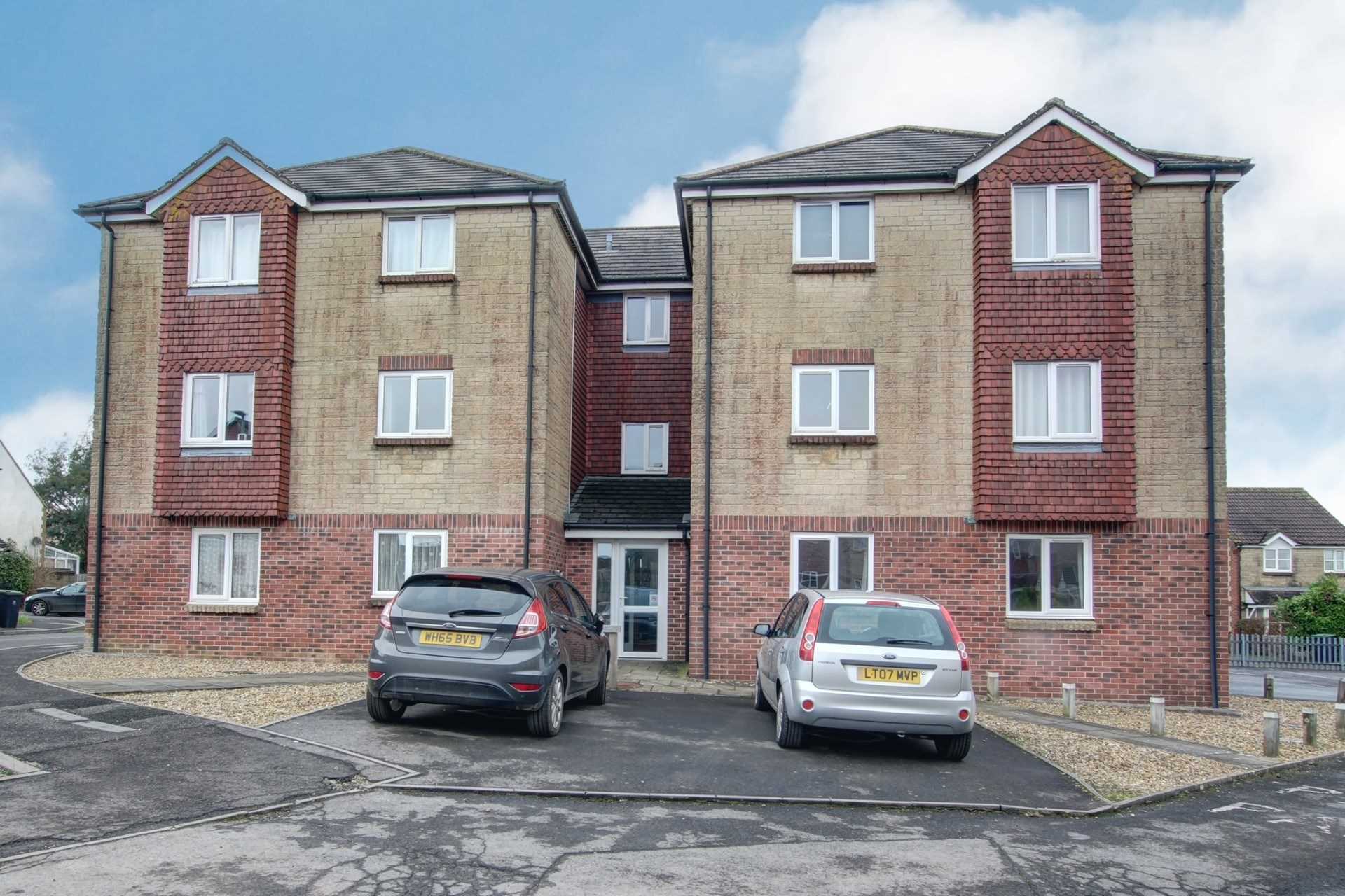 1 bed flat for sale in Clare House, Shaftesbury - Property Image 1