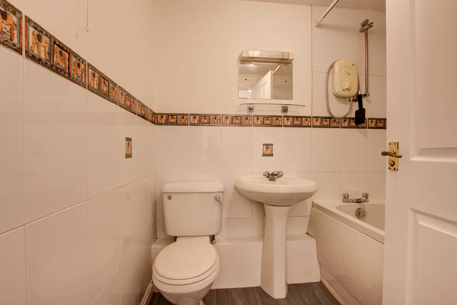 1 bed flat for sale in Clare House, Shaftesbury  - Property Image 6
