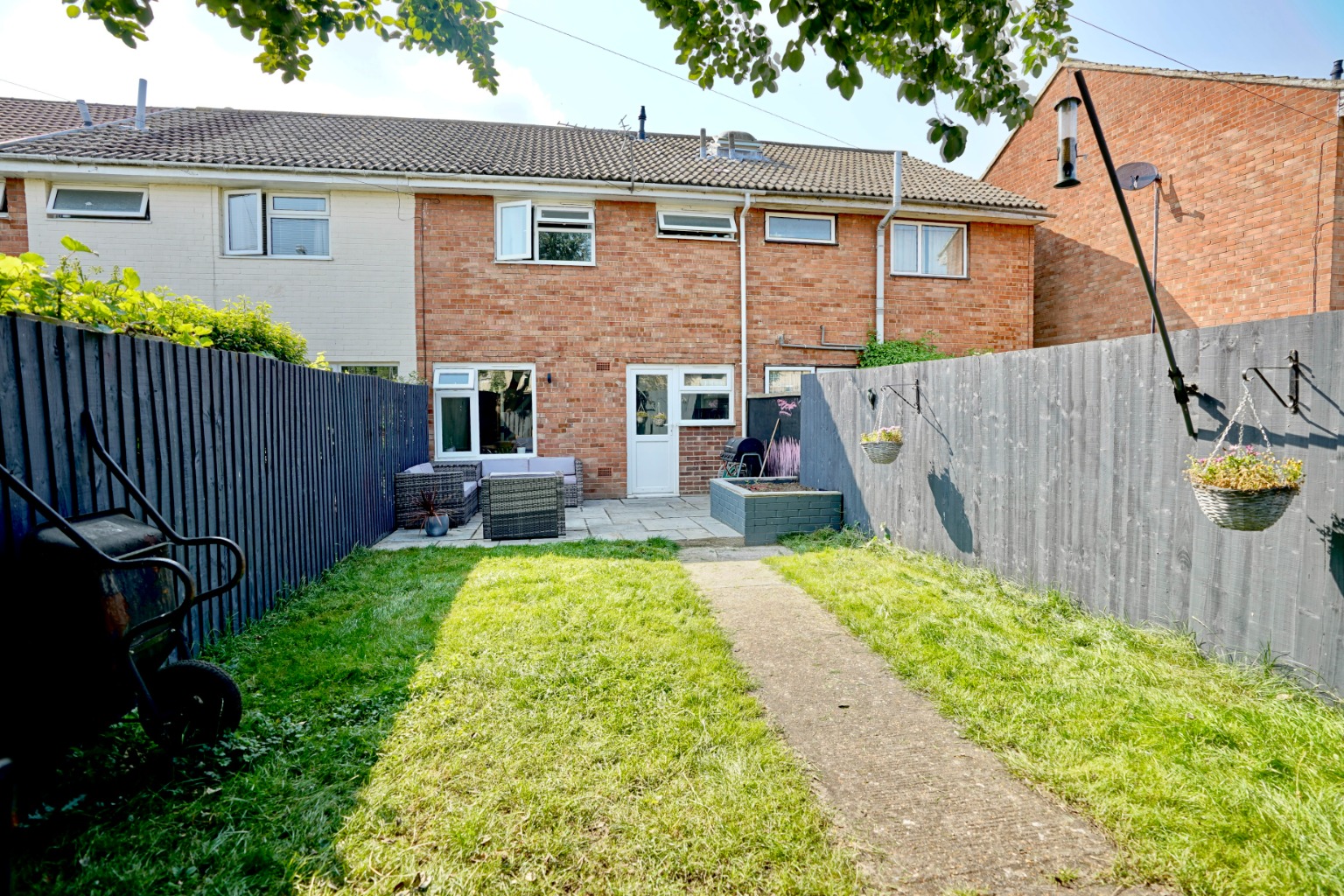 3 bed terraced house for sale in Sallowbush Road, Huntingdon 9