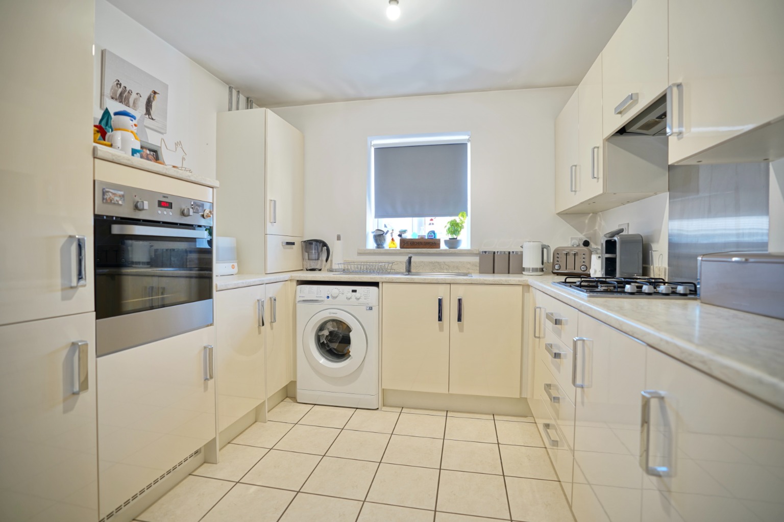 2 bed flat for sale in Cromwell Crescent, Cambridge 8