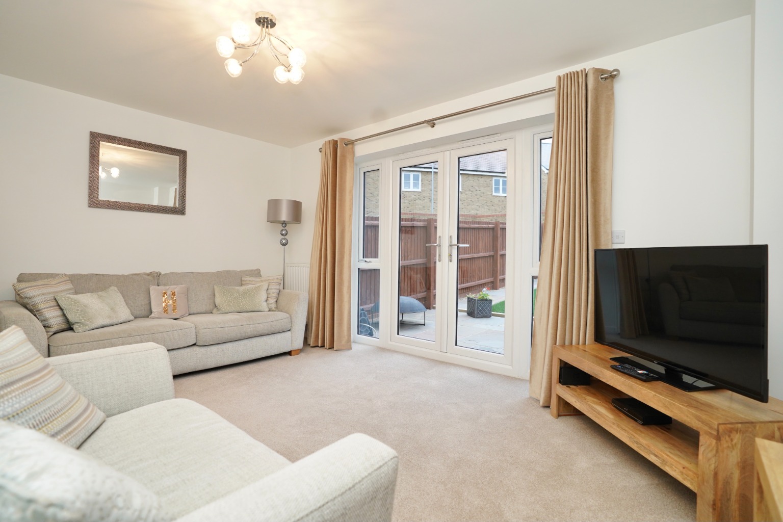 3 bed terraced house for sale in Gardener Crescent, Huntingdon  - Property Image 3