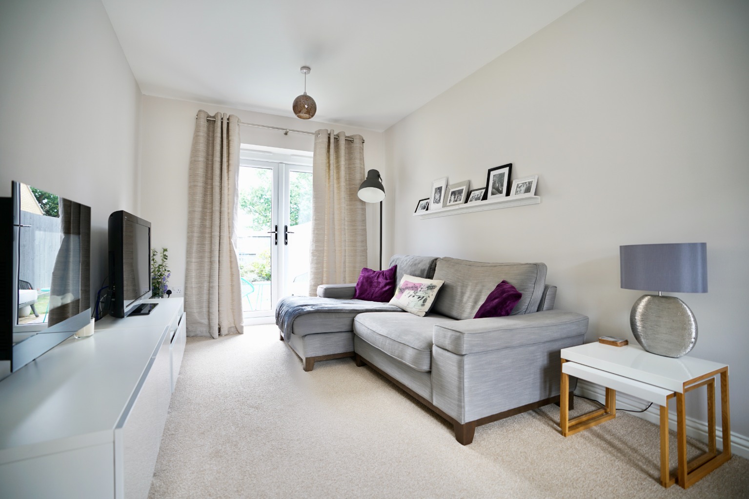 3 bed end of terrace house for sale in Skylark Place, Cambridgeshire 2