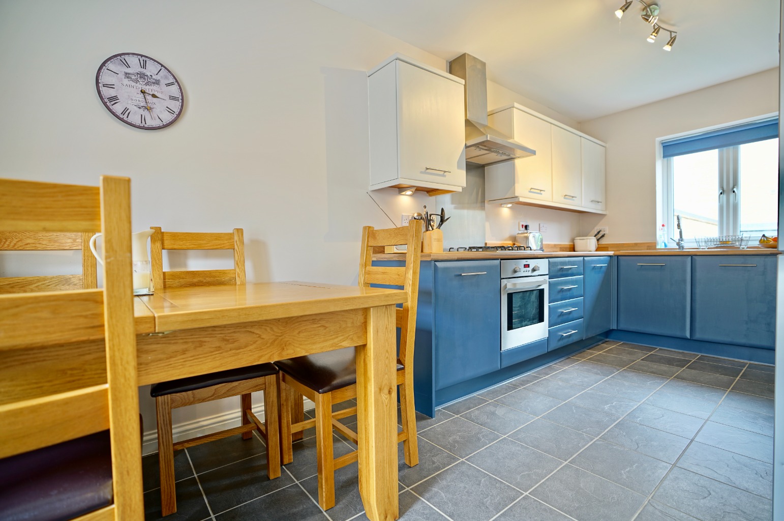 3 bed end of terrace house for sale in Skylark Place, St Ives  - Property Image 2