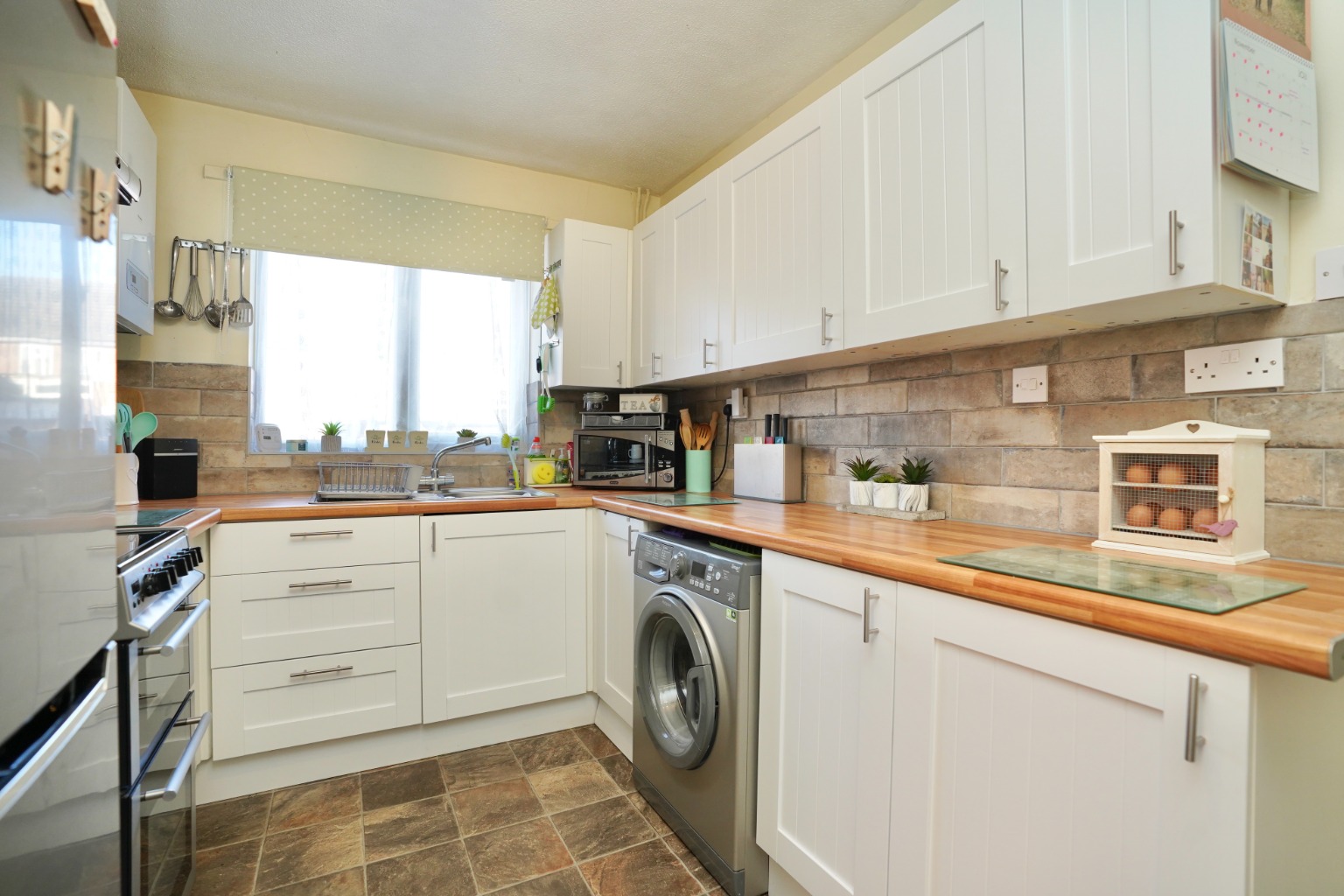 2 bed semi-detached house for sale in Stoney Close, Huntingdon  - Property Image 2