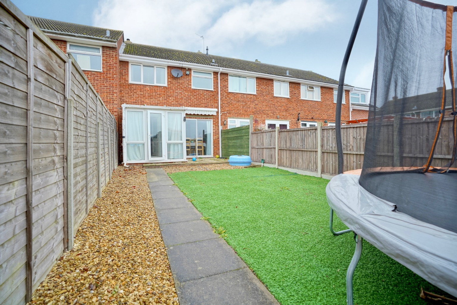 3 bed terraced house for sale in Prospero Way, Huntingdon  - Property Image 4