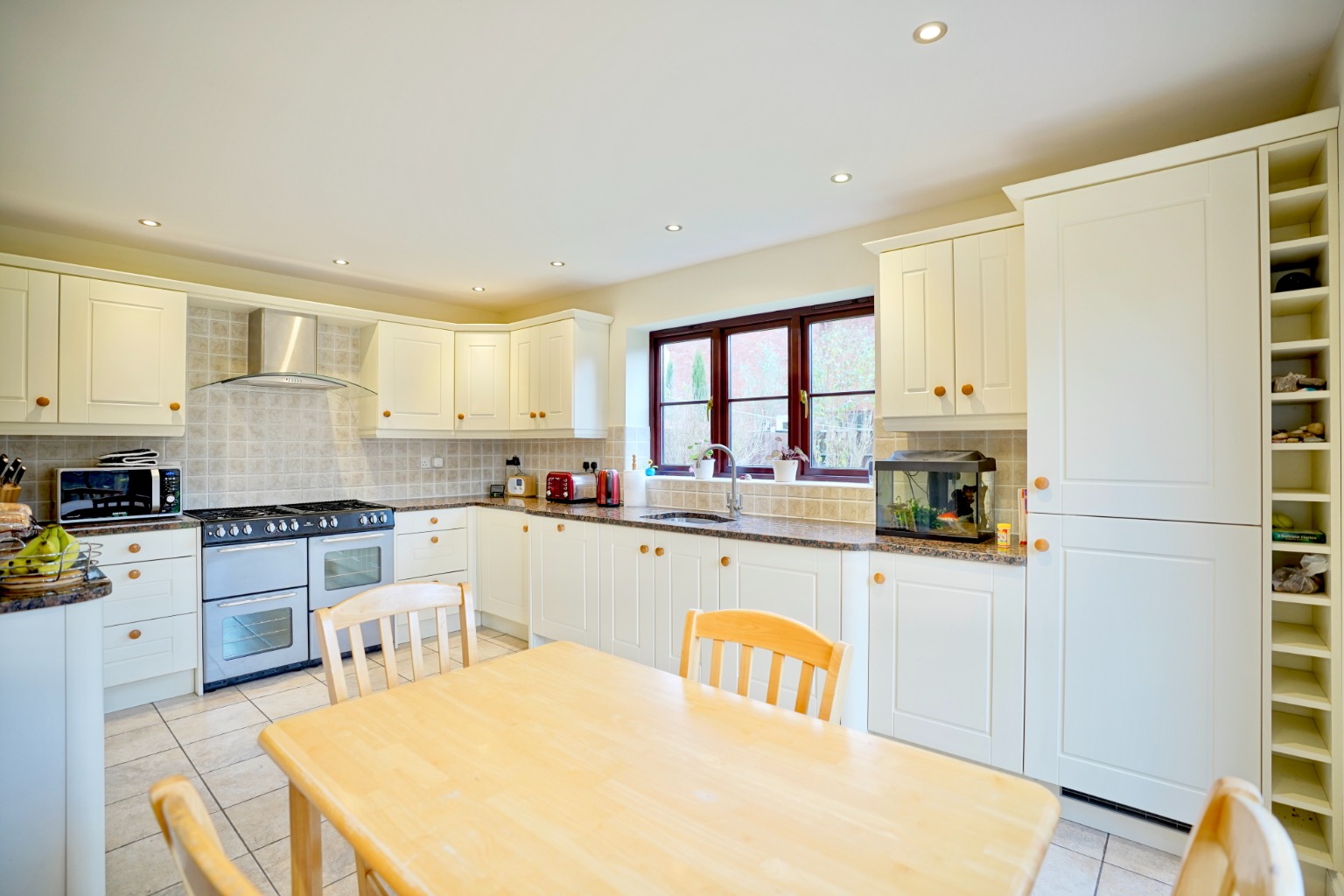 4 bed detached house for sale in Helens Close, Huntingdon  - Property Image 3