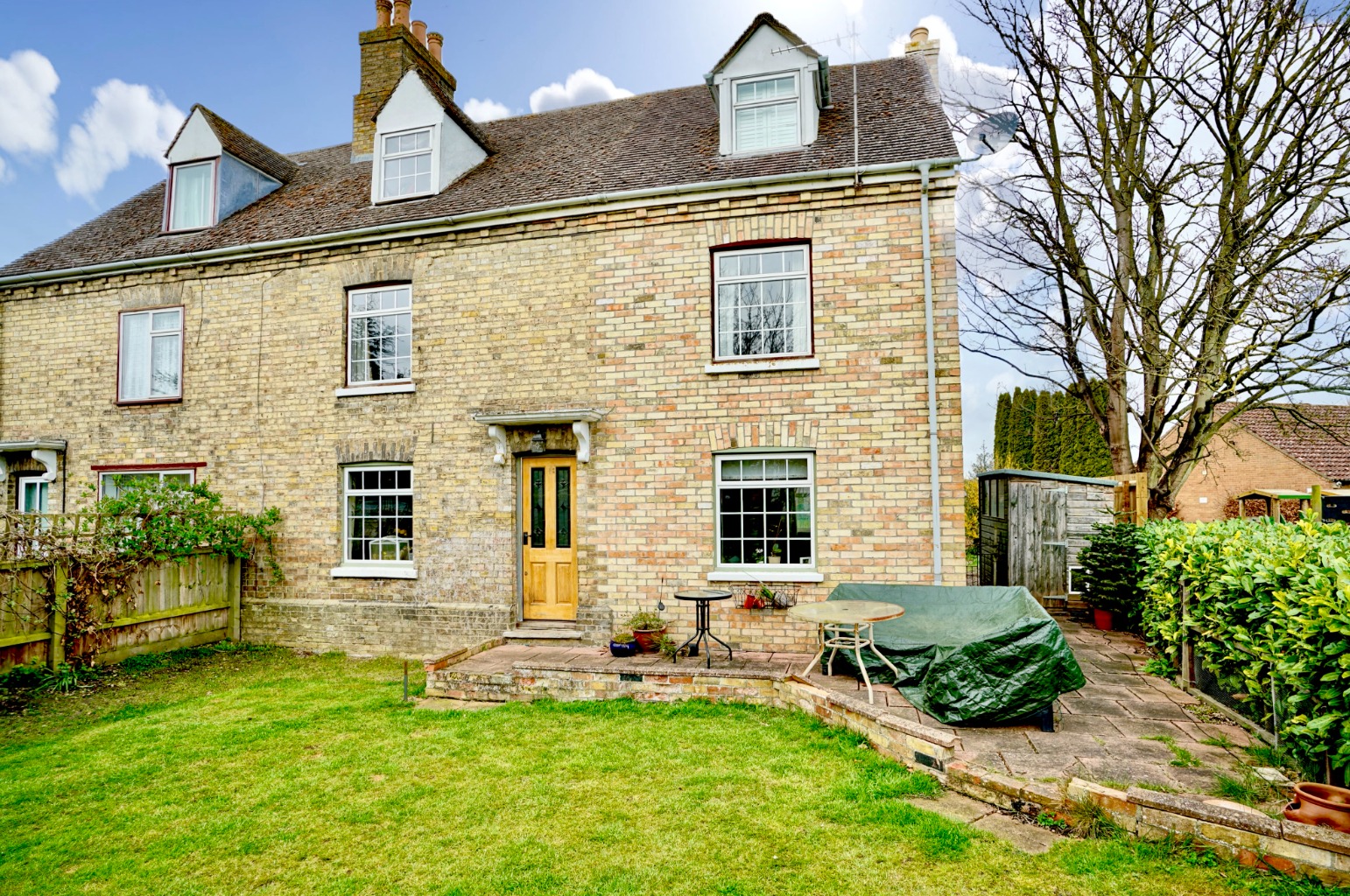 4 bed semi-detached house for sale in Laughtons Lane, Huntingdon - Property Image 1