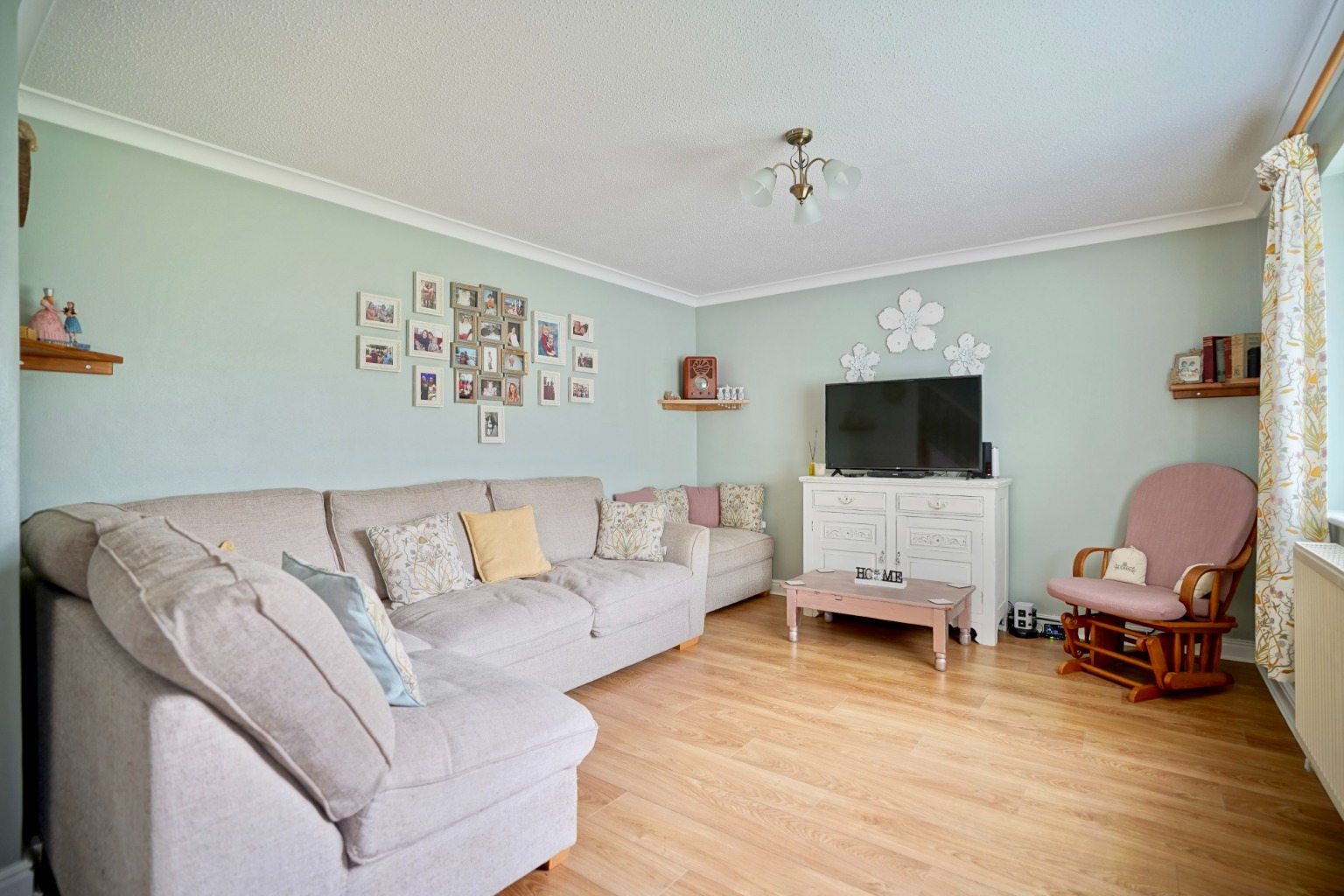 3 bed terraced house for sale in Drings Close, Cambridge 2