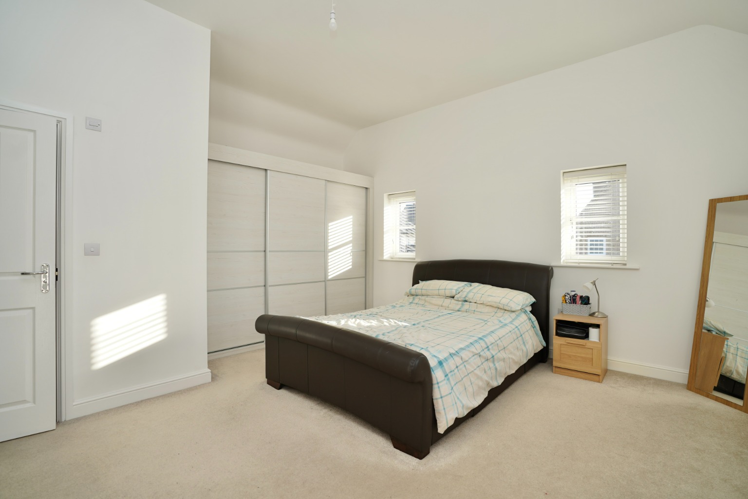 4 bed detached house for sale in Somning Close, Huntingdon  - Property Image 8