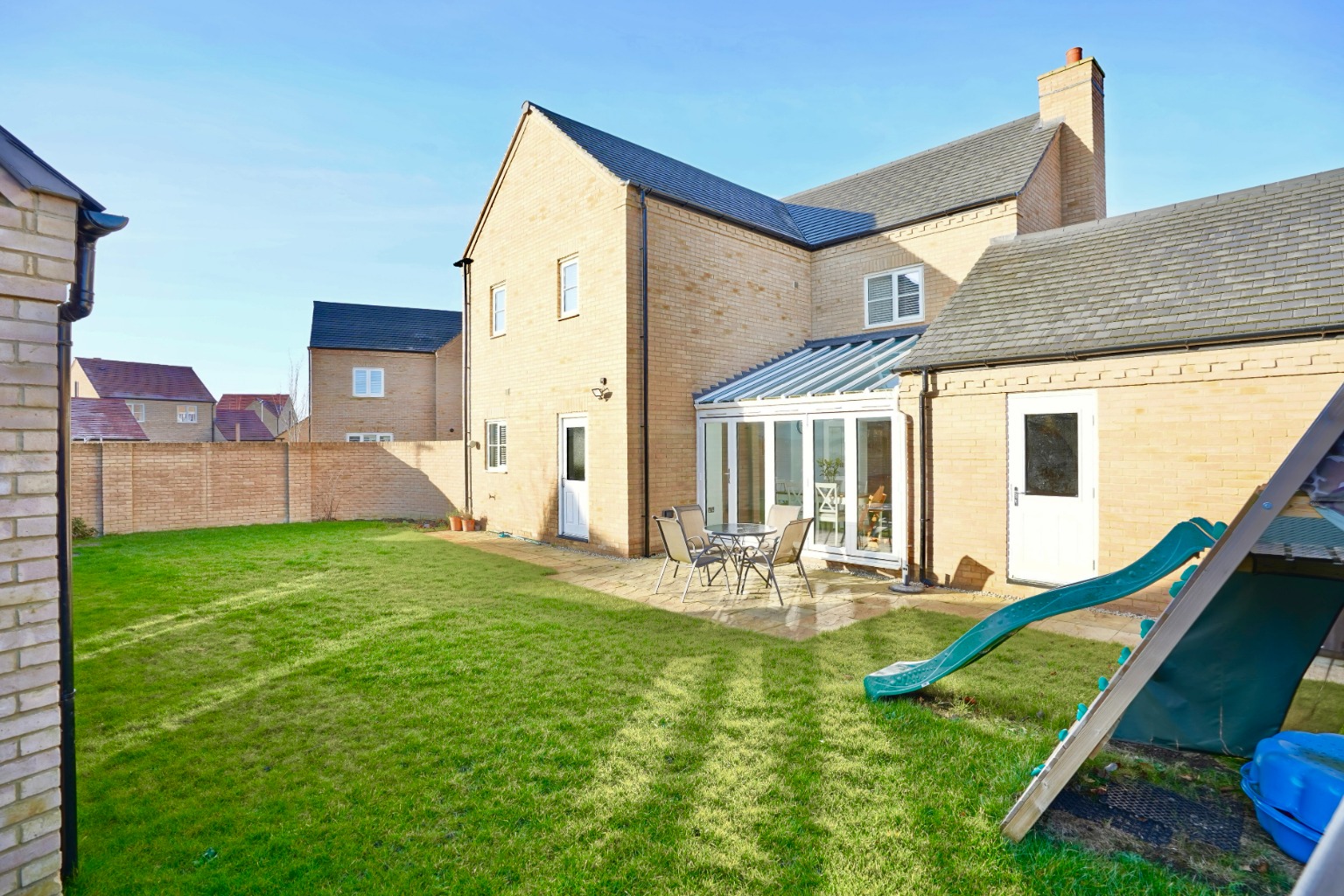 4 bed detached house for sale in Somning Close, Huntingdon 3