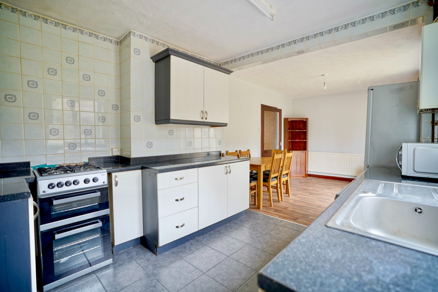 3 bed terraced house for sale in Green Leys, St. Ives 2