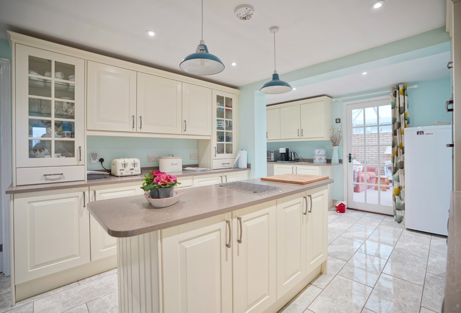 6 bed detached house for sale in Rectory Road, Huntingdon 4