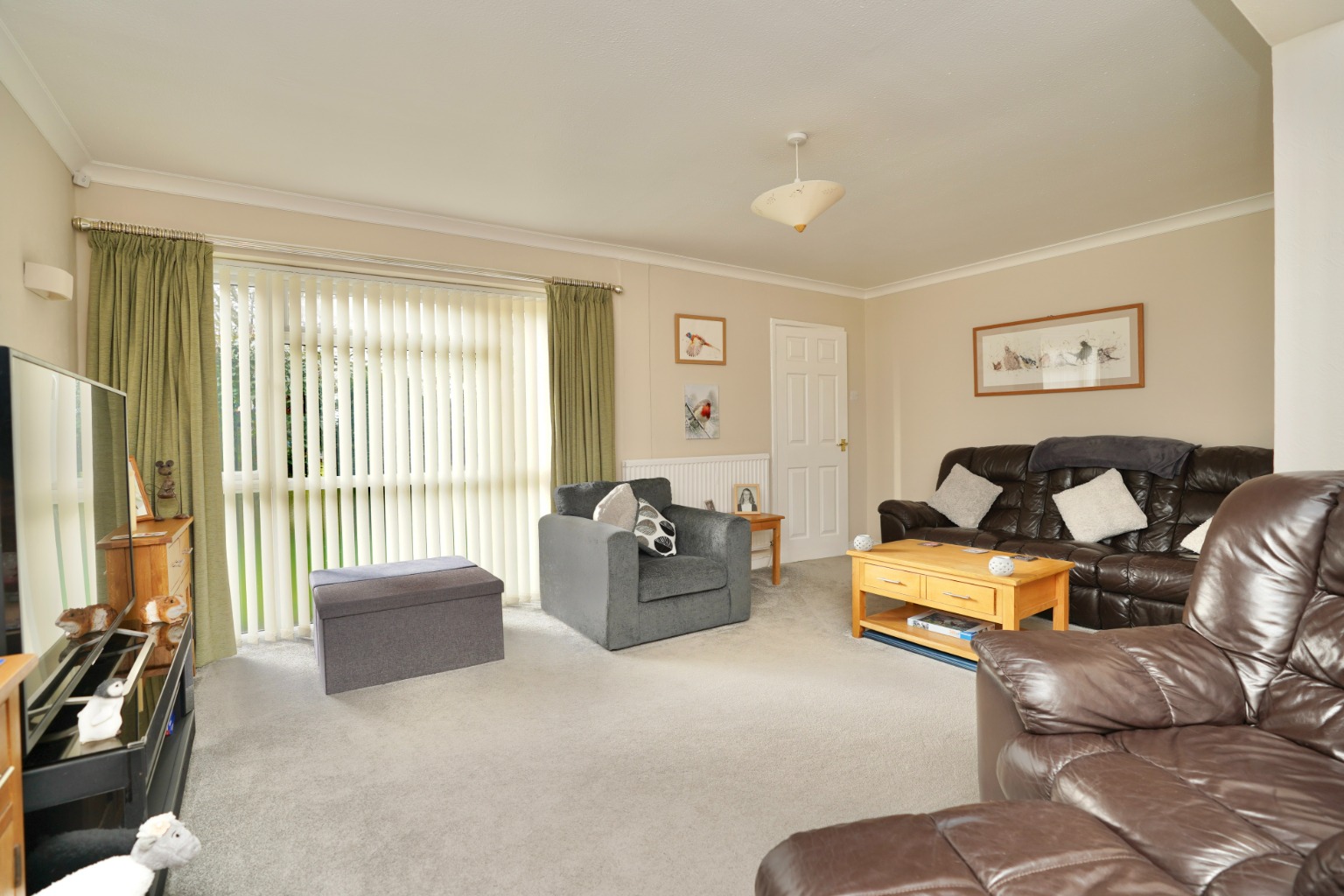 4 bed detached house for sale in Layton Crescent, Huntingdon  - Property Image 3