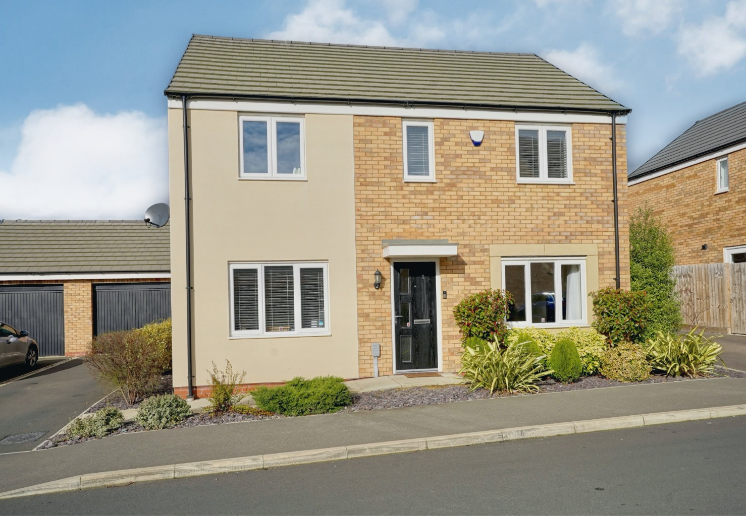 4 bed detached house for sale in Bloomfield Drive, Huntingdon, PE29
