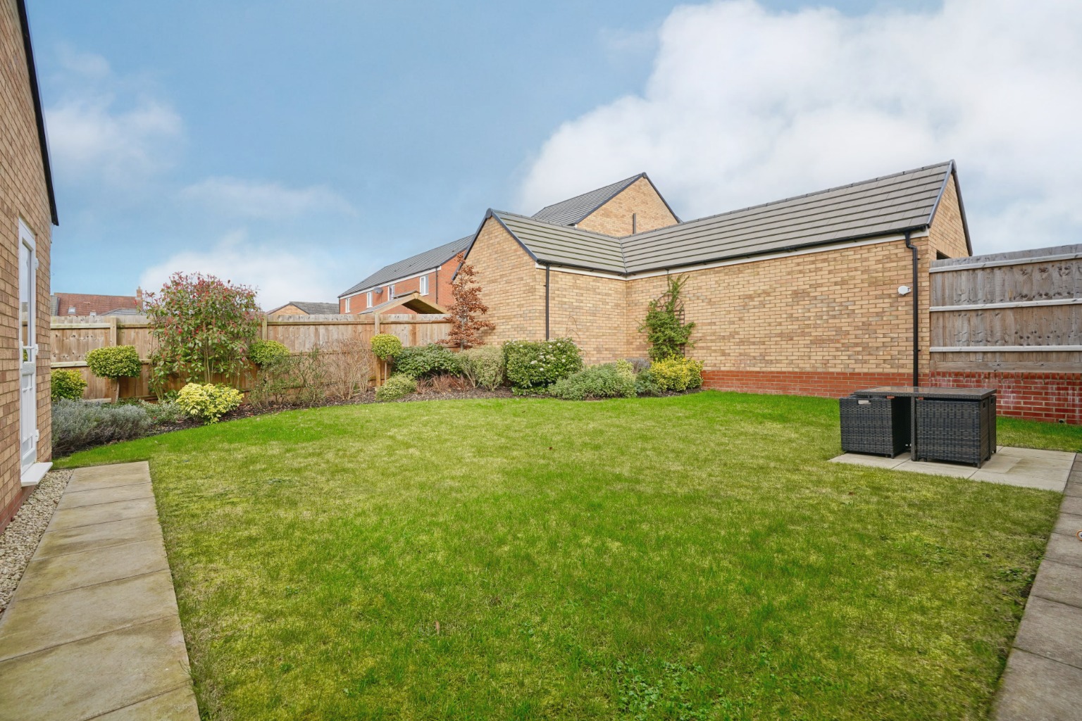 4 bed detached house for sale in Bloomfield Drive, Huntingdon  - Property Image 4