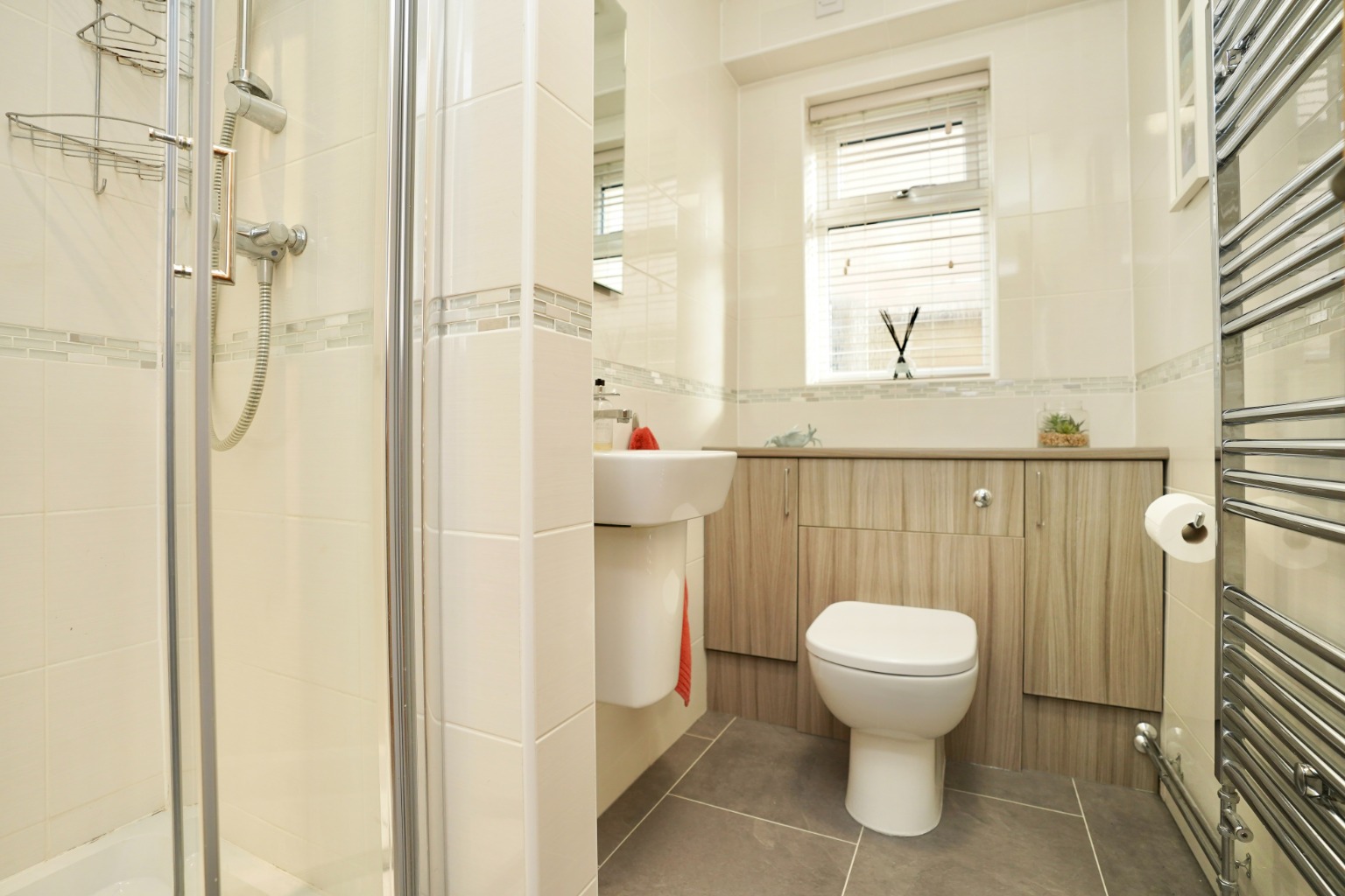 5 bed detached house for sale in Bramley Grove, Huntingdon 9