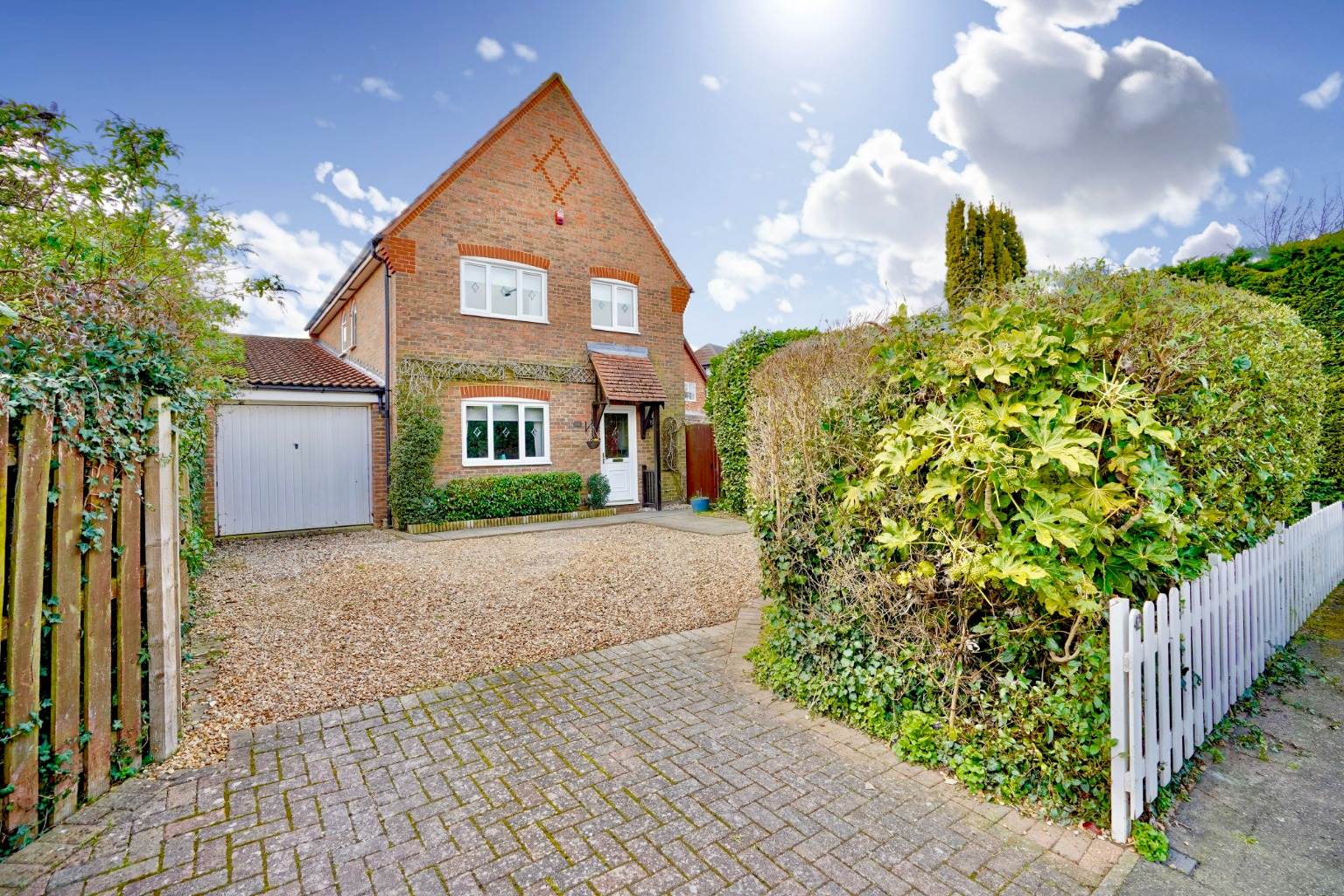 4 bed detached house for sale in Owl Way, Huntingdon  - Property Image 1