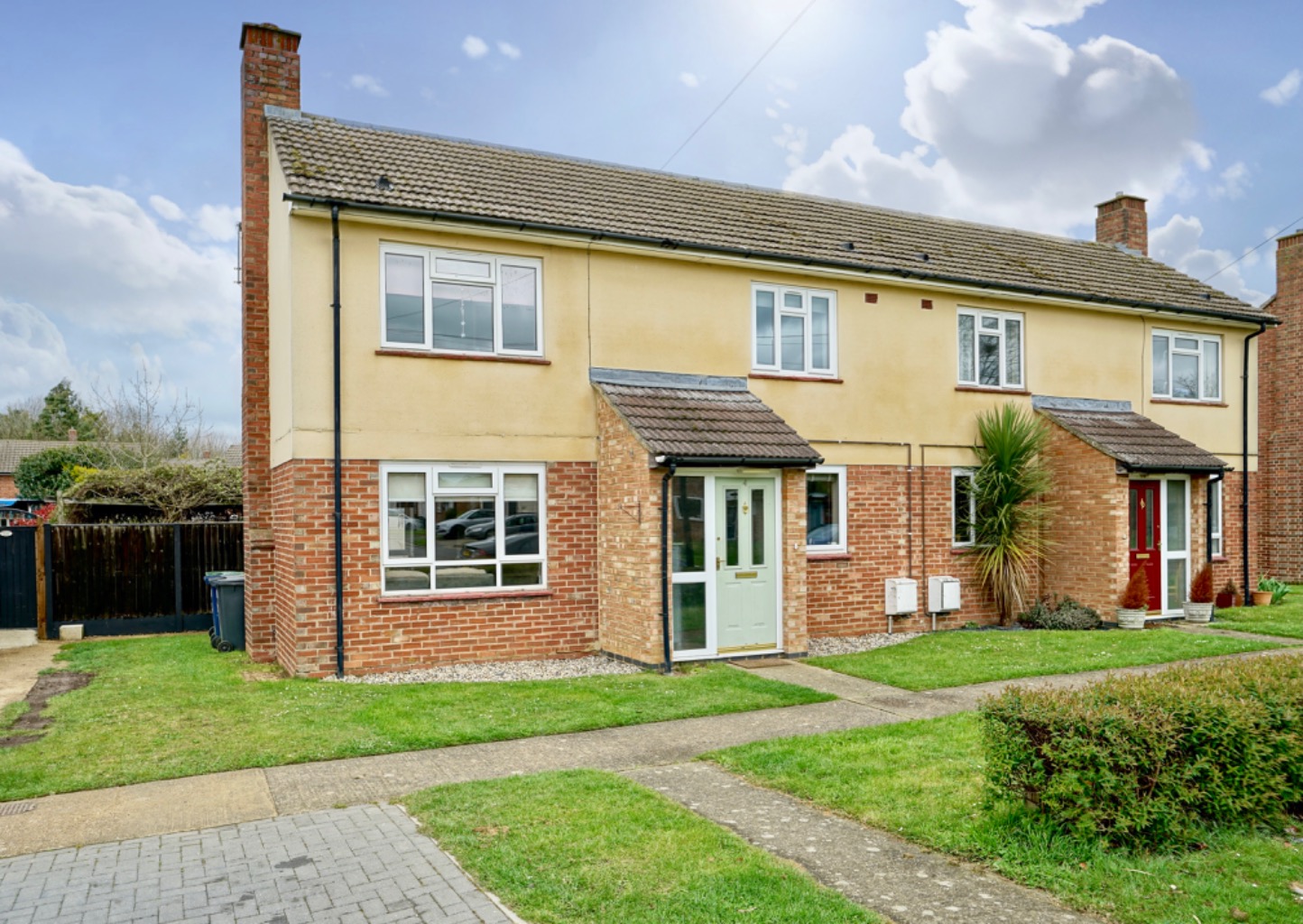 3 bed semi-detached house for sale in Wiltshire Road, Huntingdon  - Property Image 1