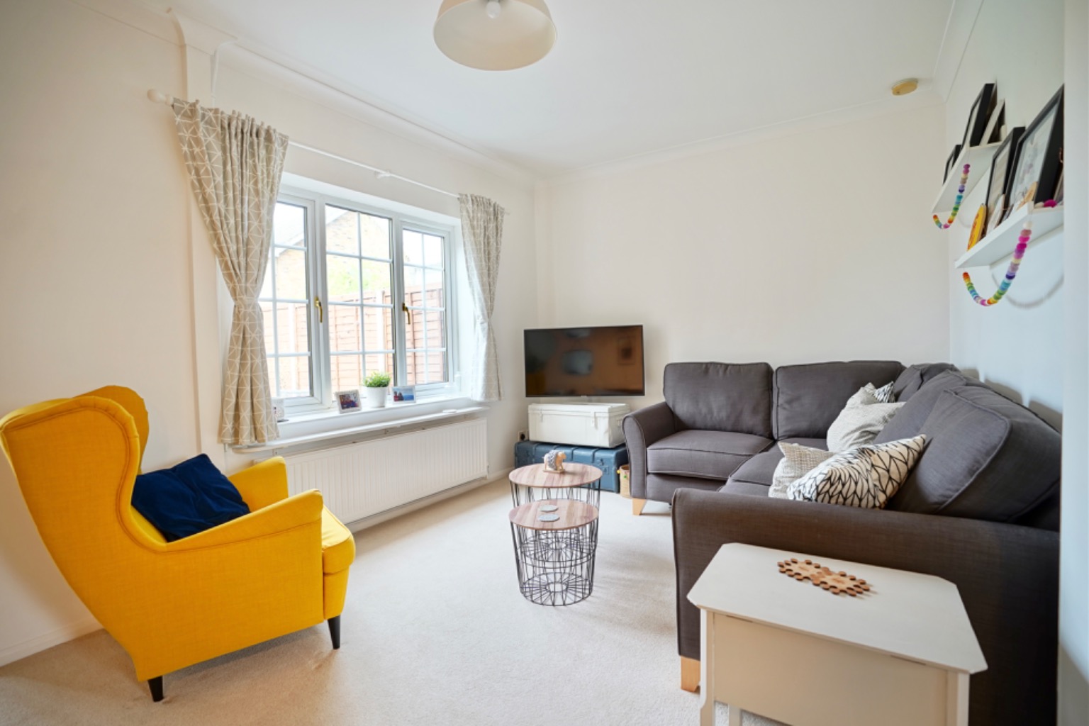 3 bed terraced house for sale in Meadow Way, Huntingdon  - Property Image 2