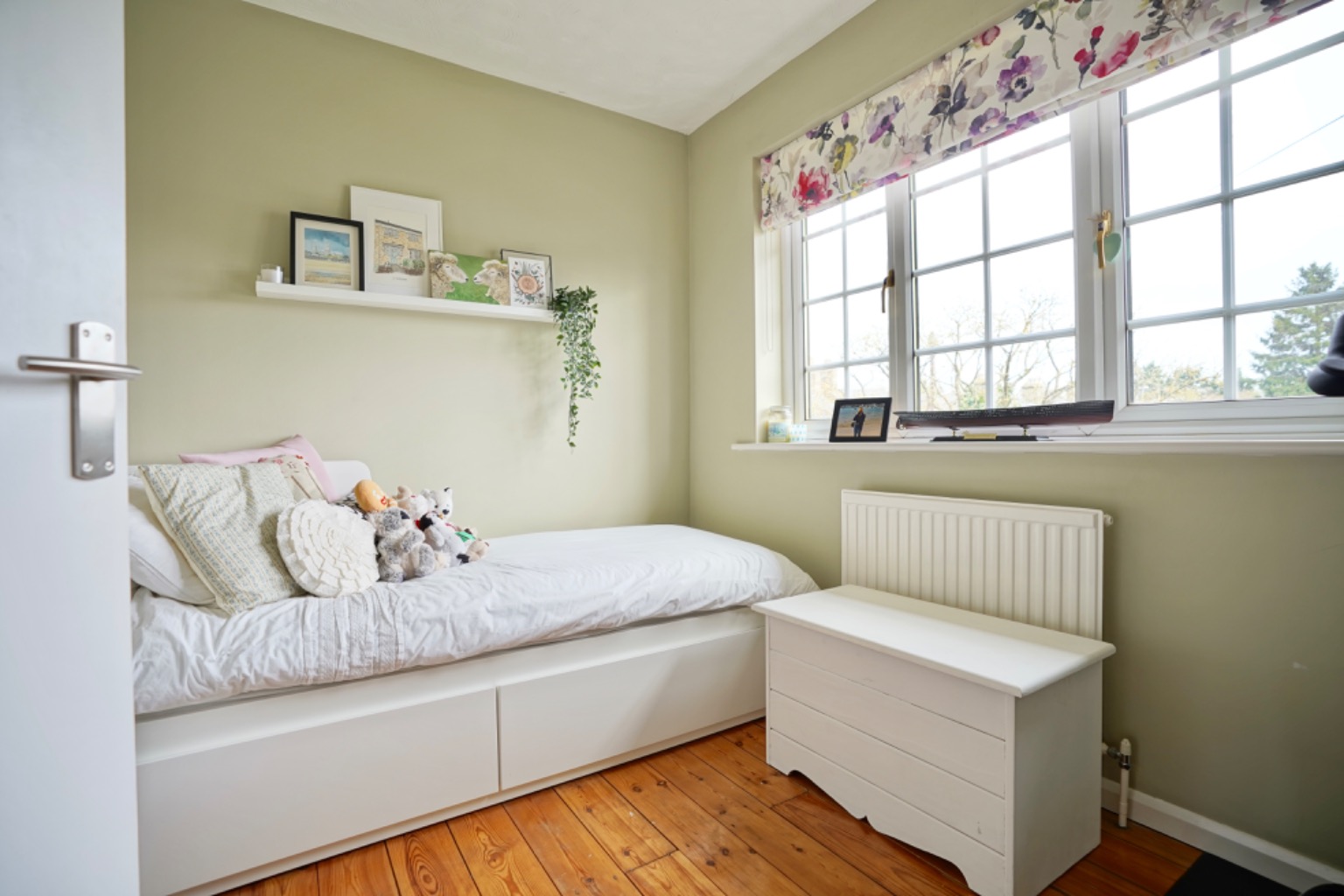 3 bed terraced house for sale in Meadow Way, Huntingdon 10