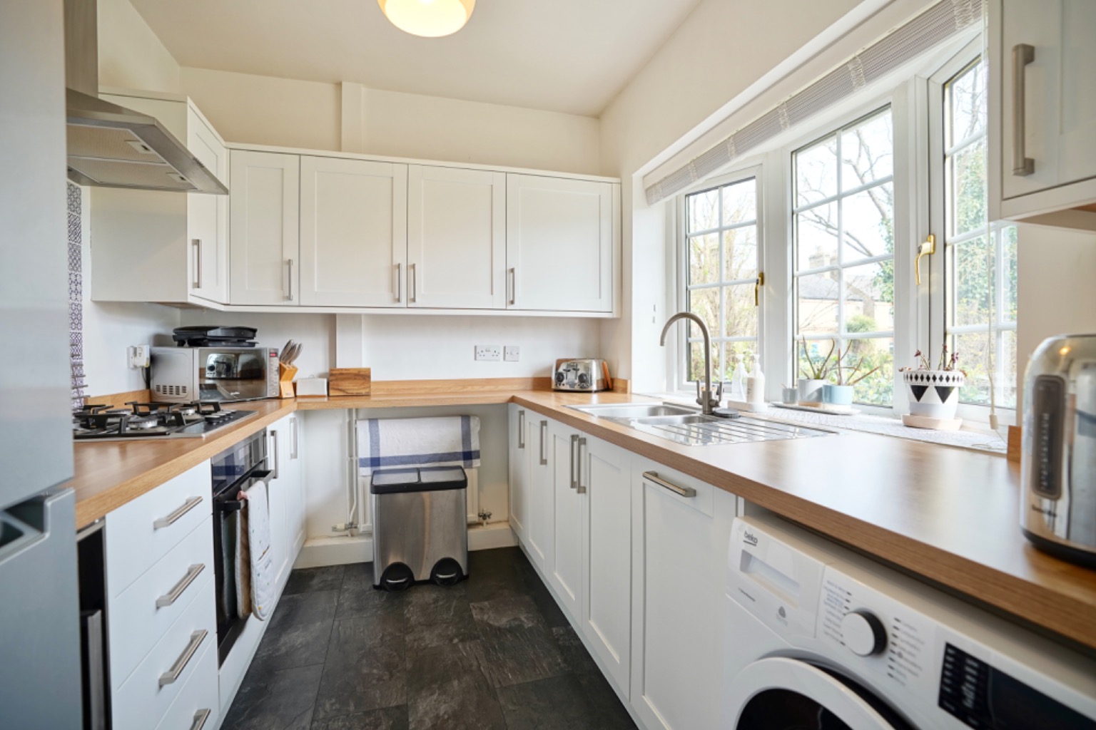 3 bed terraced house for sale in Meadow Way, Huntingdon 4