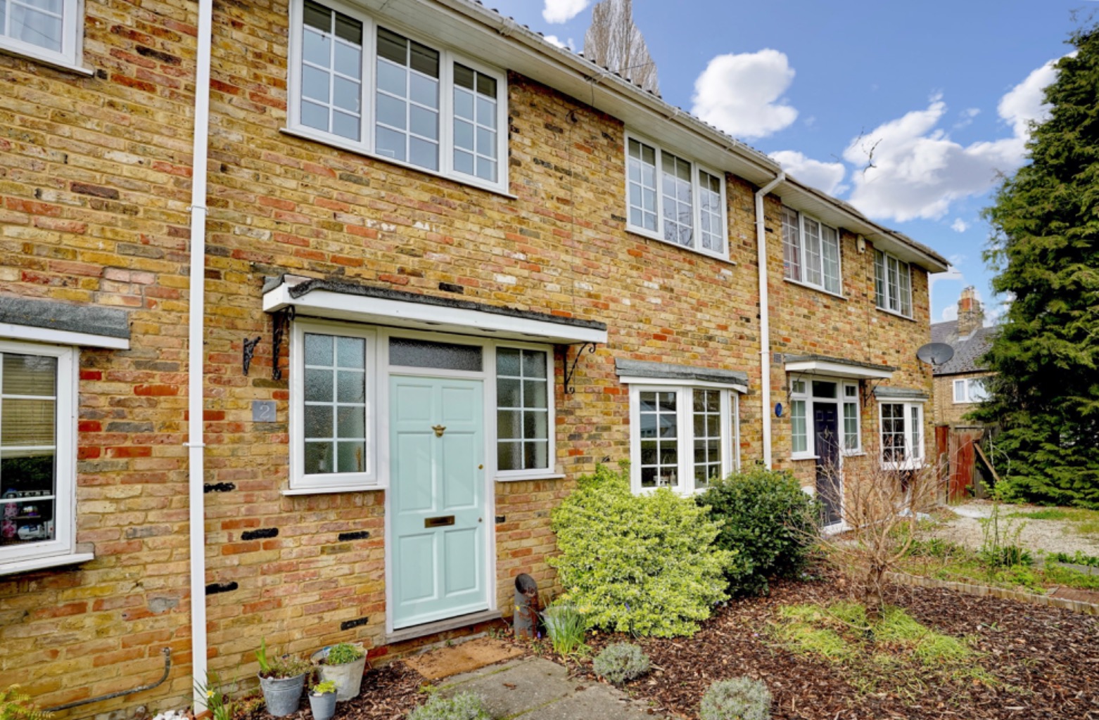 3 bed terraced house for sale in Meadow Way, Huntingdon  - Property Image 1