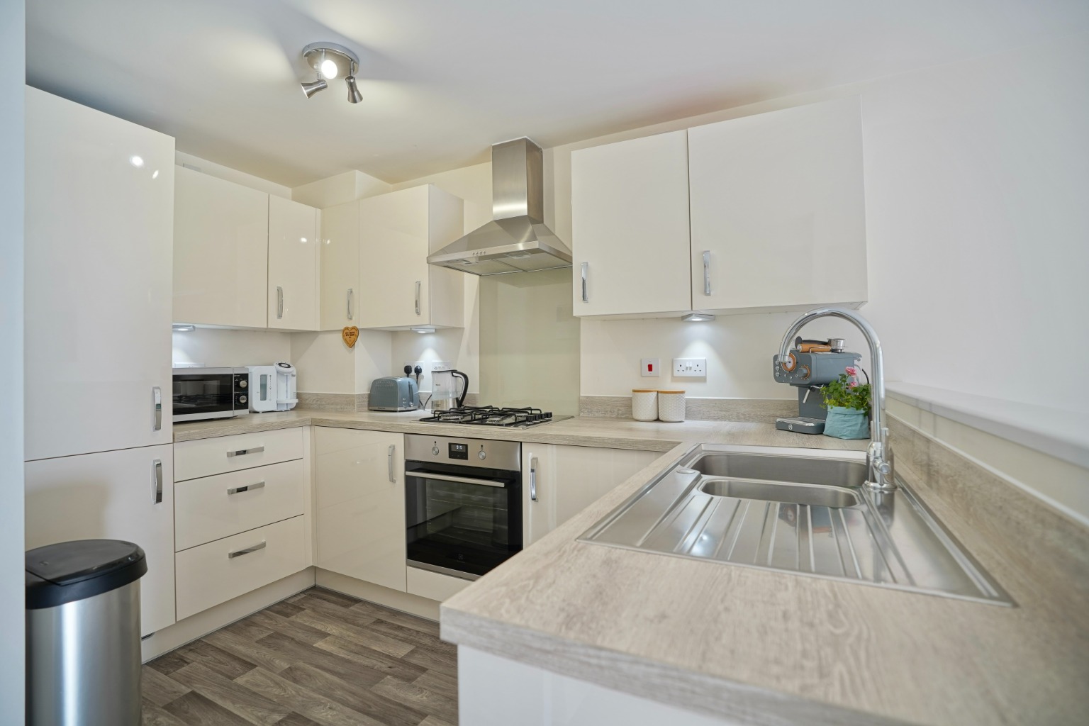 4 bed semi-detached house for sale in Butcher Drive, Huntingdon  - Property Image 6