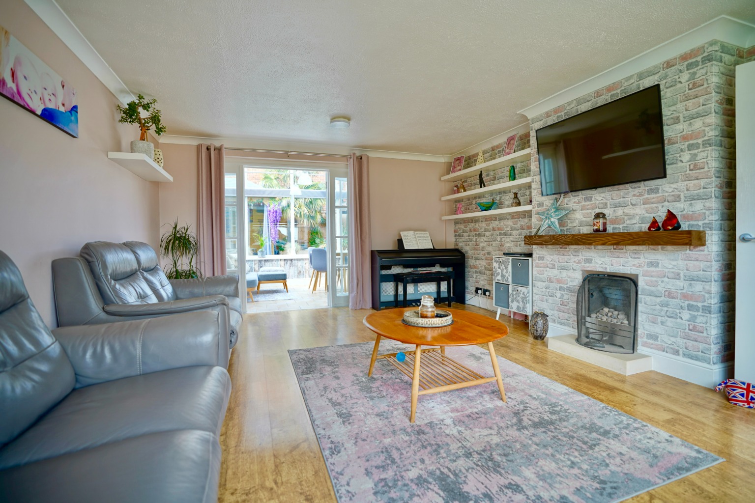 3 bed end of terrace house for sale in Bedford Avenue, Huntingdon 3