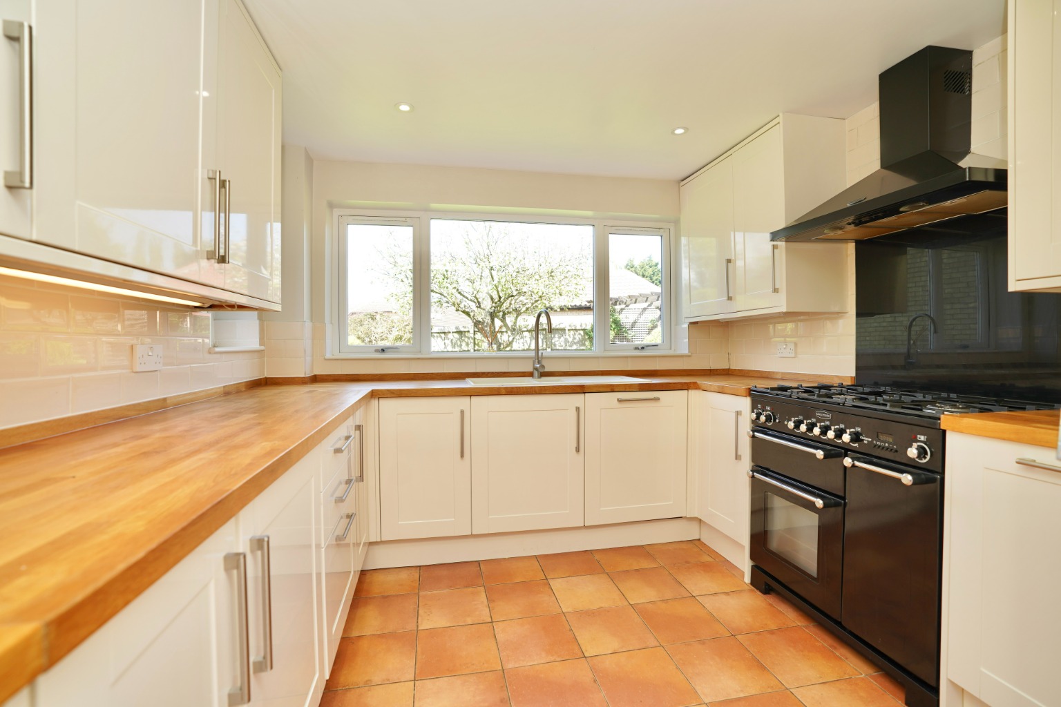 4 bed detached house for sale in Station Road, Huntingdon 1