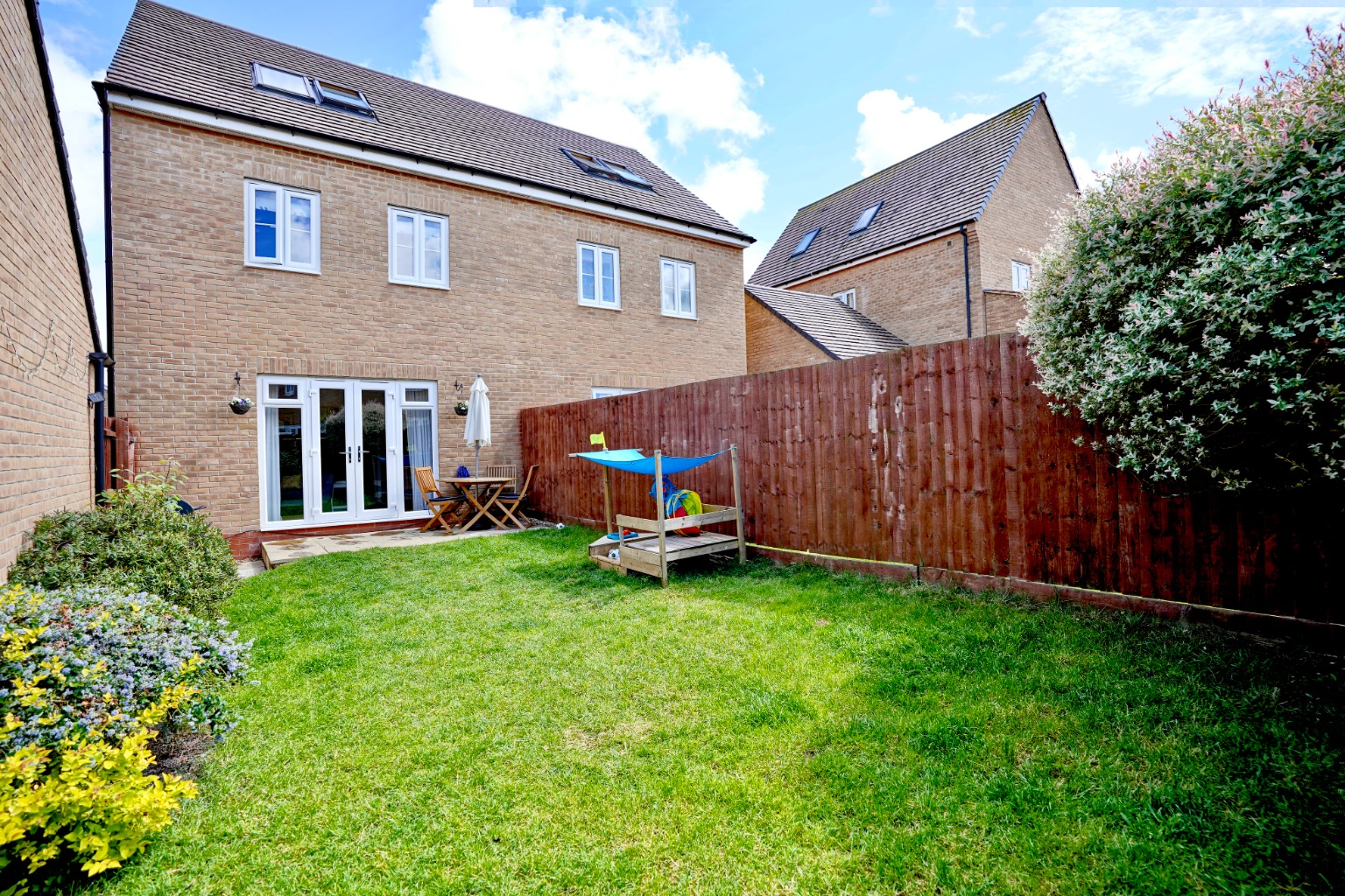 3 bed semi-detached house for sale in Summers Hill Drive, Cambridge  - Property Image 5