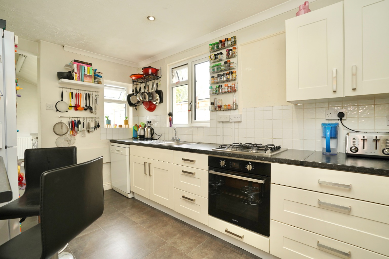 2 bed terraced house for sale in St John's Road, St Ives  - Property Image 2