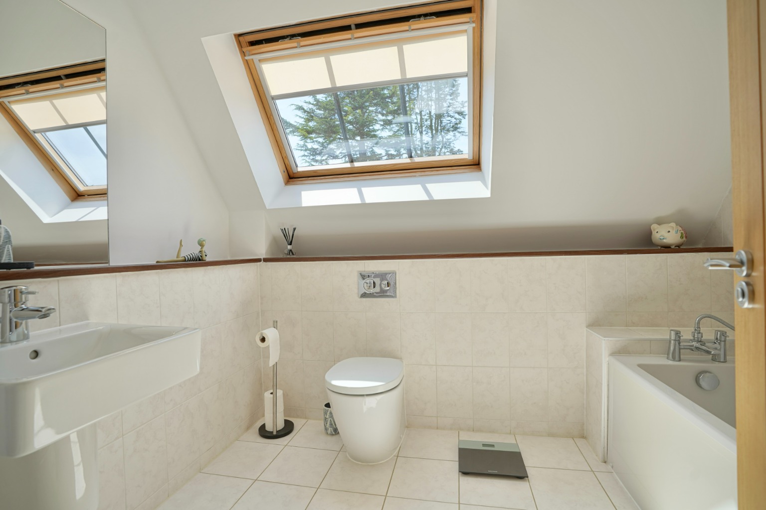 4 bed detached house for sale in Garner Close, Huntingdon 13