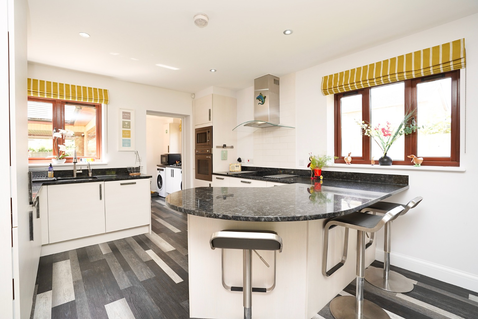 4 bed detached house for sale in Garner Close, Huntingdon 7