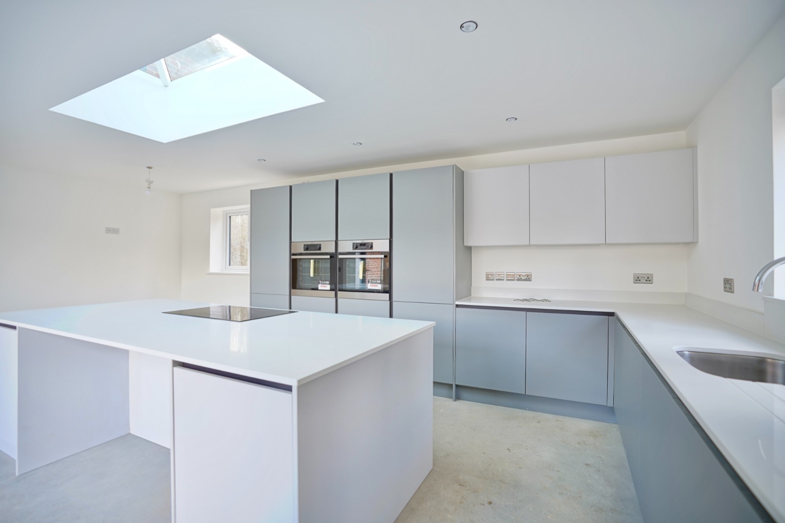 4 bed detached house for sale in High Street, Huntingdon 2