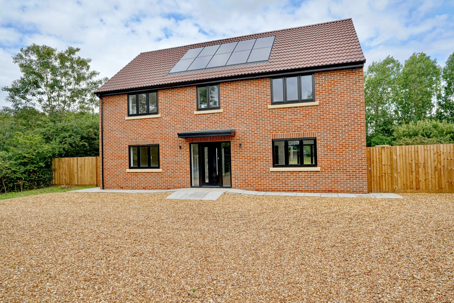 4 bed detached house for sale in High Street, Huntingdon 1