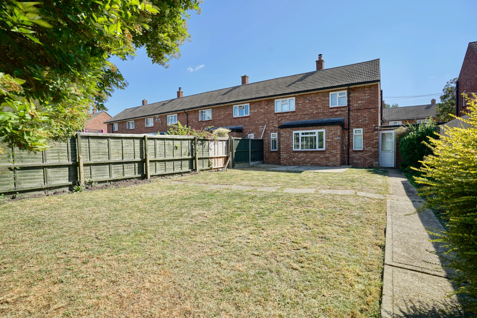 2 bed end of terrace house for sale in Norfolk Road, Huntingdon  - Property Image 1
