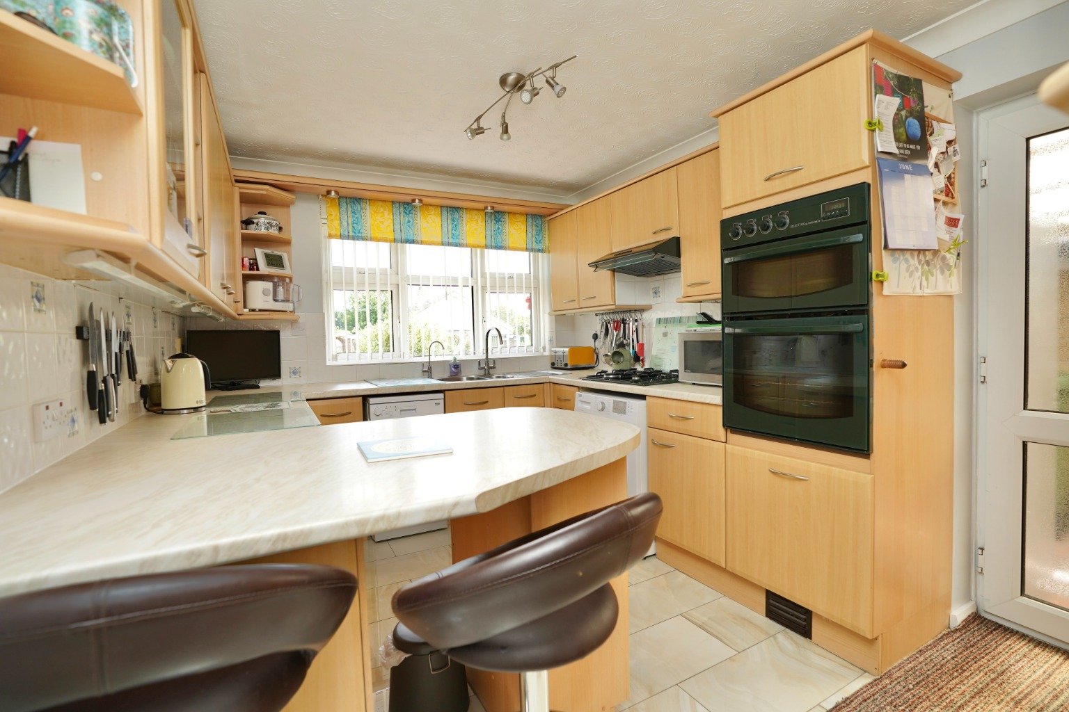 3 bed detached bungalow for sale in Chestnut Close, Huntingdon  - Property Image 4