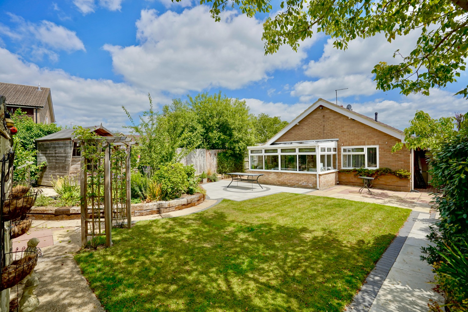 3 bed detached bungalow for sale in Chestnut Close, Huntingdon  - Property Image 12