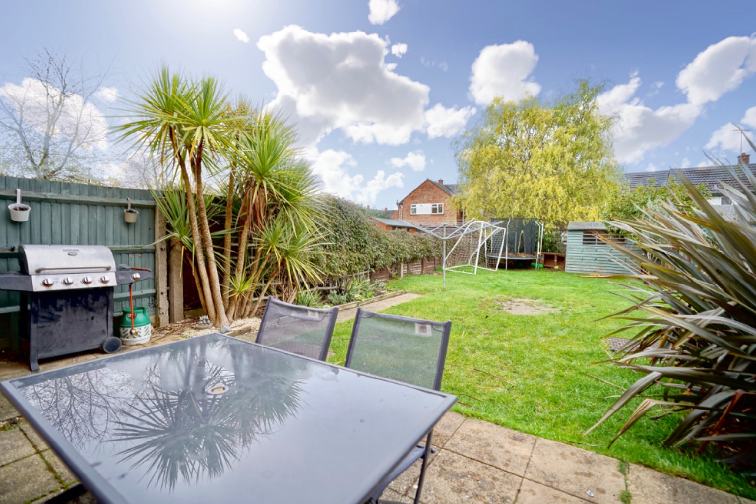 3 bed terraced house for sale in Dorset Close, Huntingdon 3