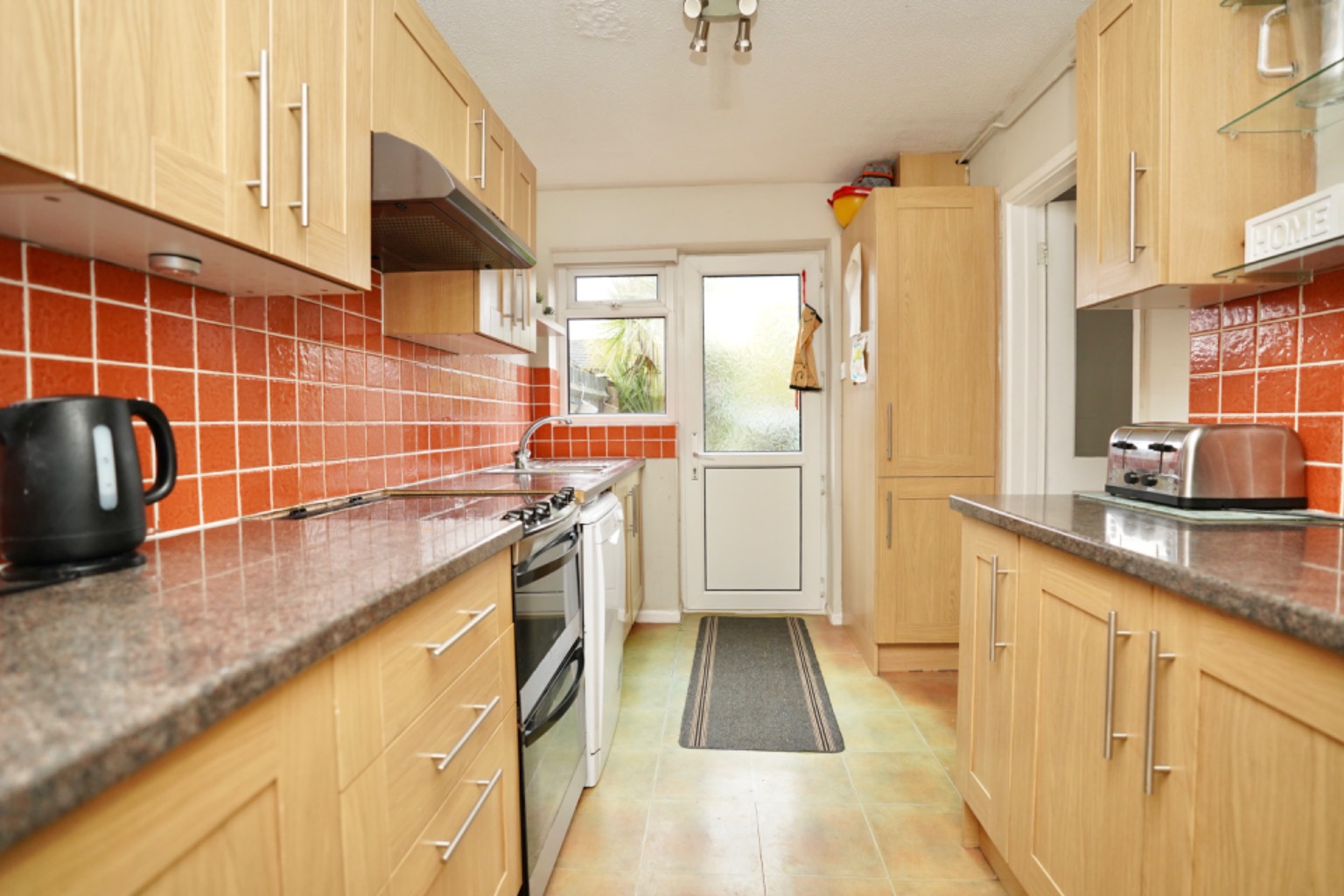 3 bed terraced house for sale in Dorset Close, Huntingdon 2