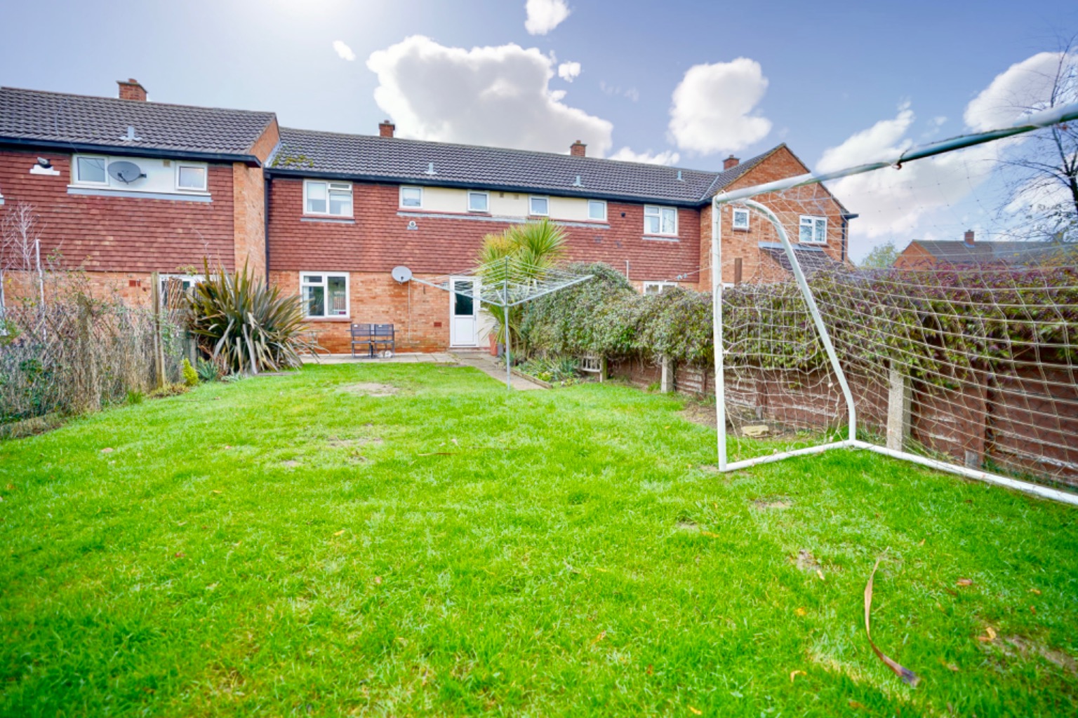 3 bed terraced house for sale in Dorset Close, Huntingdon  - Property Image 11