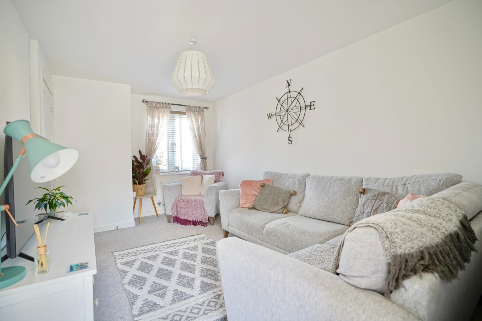 2 bed end of terrace house for sale in Bloomfield Drive, Huntingdon 2