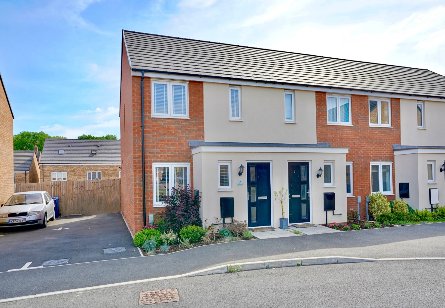 2 bed end of terrace house for sale in Bloomfield Way, Huntingdon - Property Image 1
