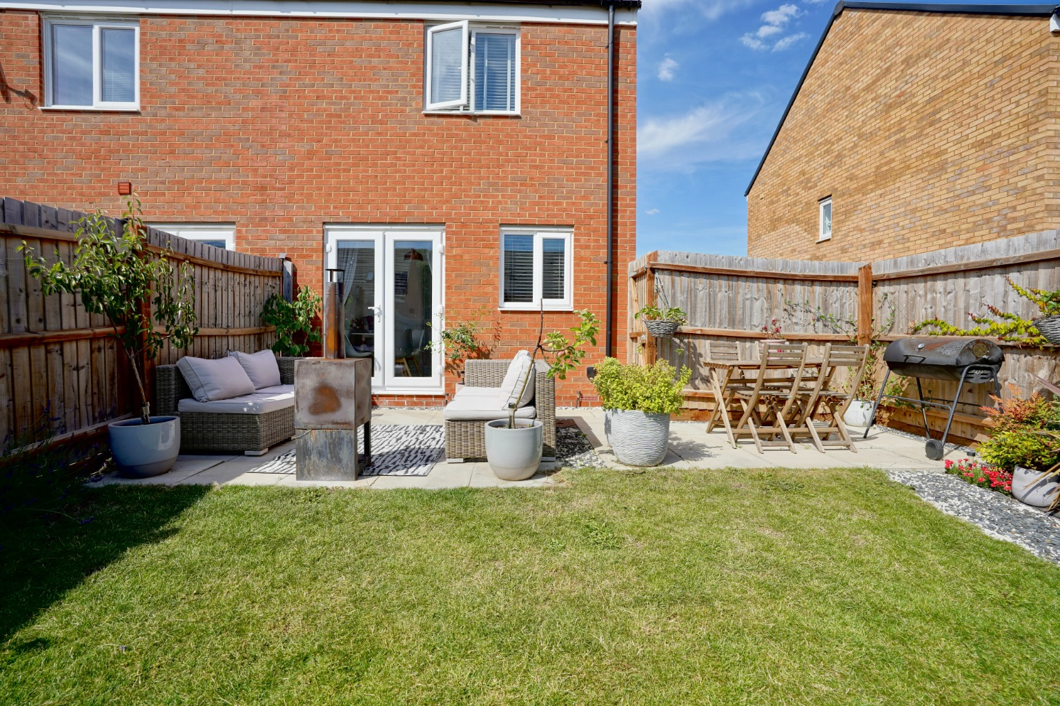 2 bed end of terrace house for sale in Bloomfield Drive, Huntingdon 5