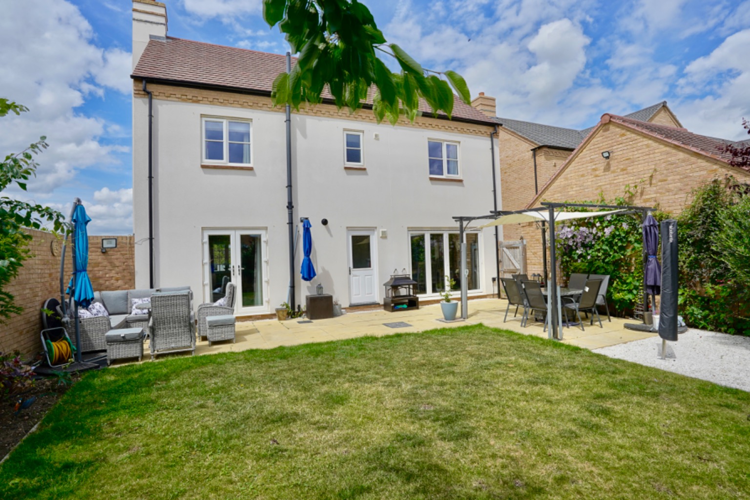 4 bed detached house for sale in Somning Close, Huntingdon 3