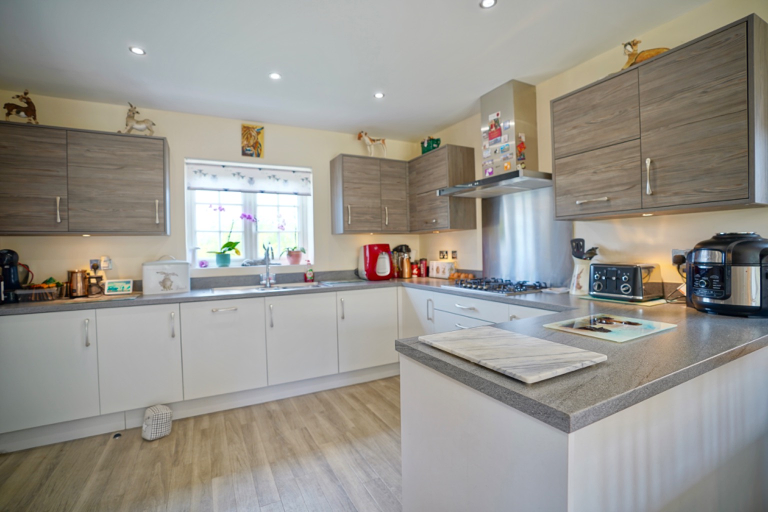 4 bed detached house for sale in Somning Close, Huntingdon 4